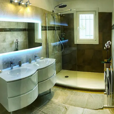 Piscine Face Au Grand Luberon וילה