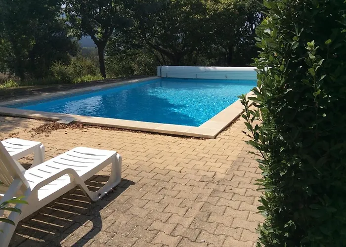 Piscine Face Au Grand Luberon Cereste