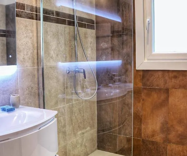 Villa Piscine Face Au Grand Luberon *