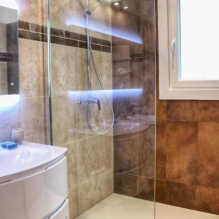 Villa Piscine Face Au Grand Luberon *