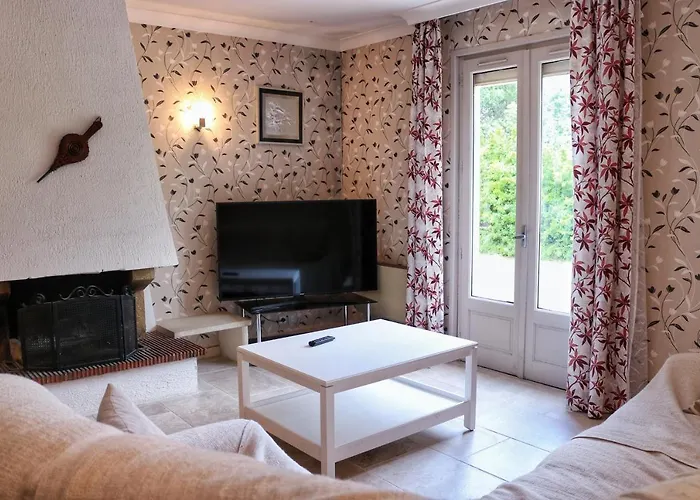 Piscine Face Au Grand Luberon