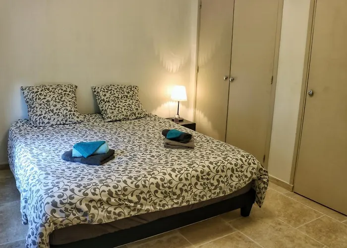 Piscine Face Au Grand Luberon *