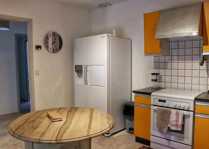 Piscine Face Au Grand Luberon * Céreste