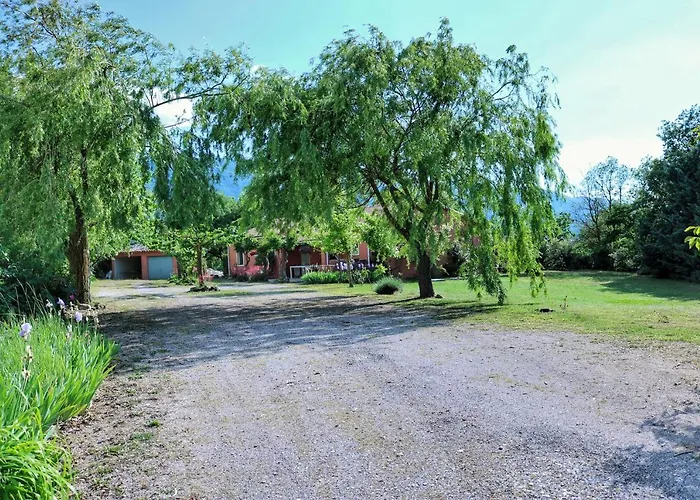 Piscine Face Au Grand Luberon Cereste