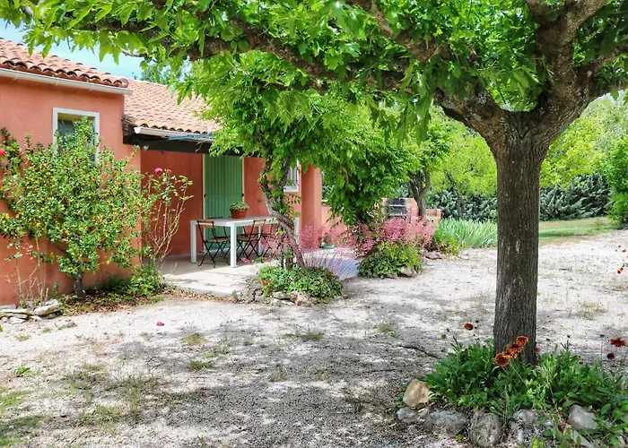 Piscine Face Au Grand Luberon *
